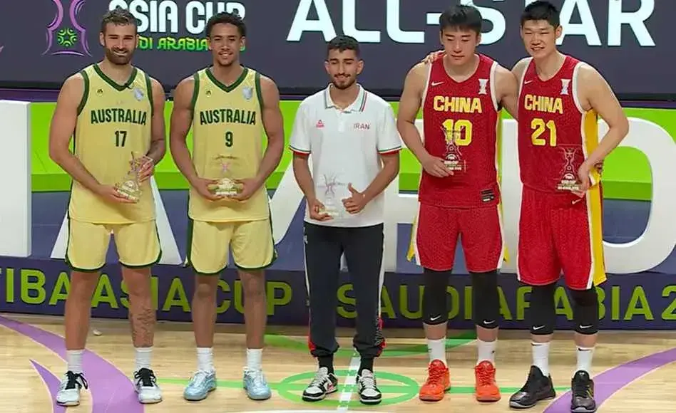 决胜3.9秒，胡明轩3分绝杀不中，郭士强一举动亮了，难怪球员服他