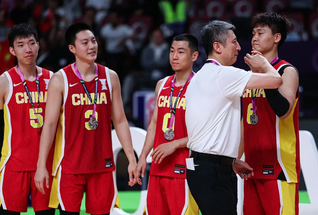对不起，胡明轩！从7中0被骂毒瘤到10中7成头号功臣，郭士强赌对了
