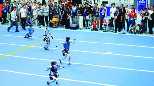 人形机器人走上“竞技场” 产业经历场景落地大考