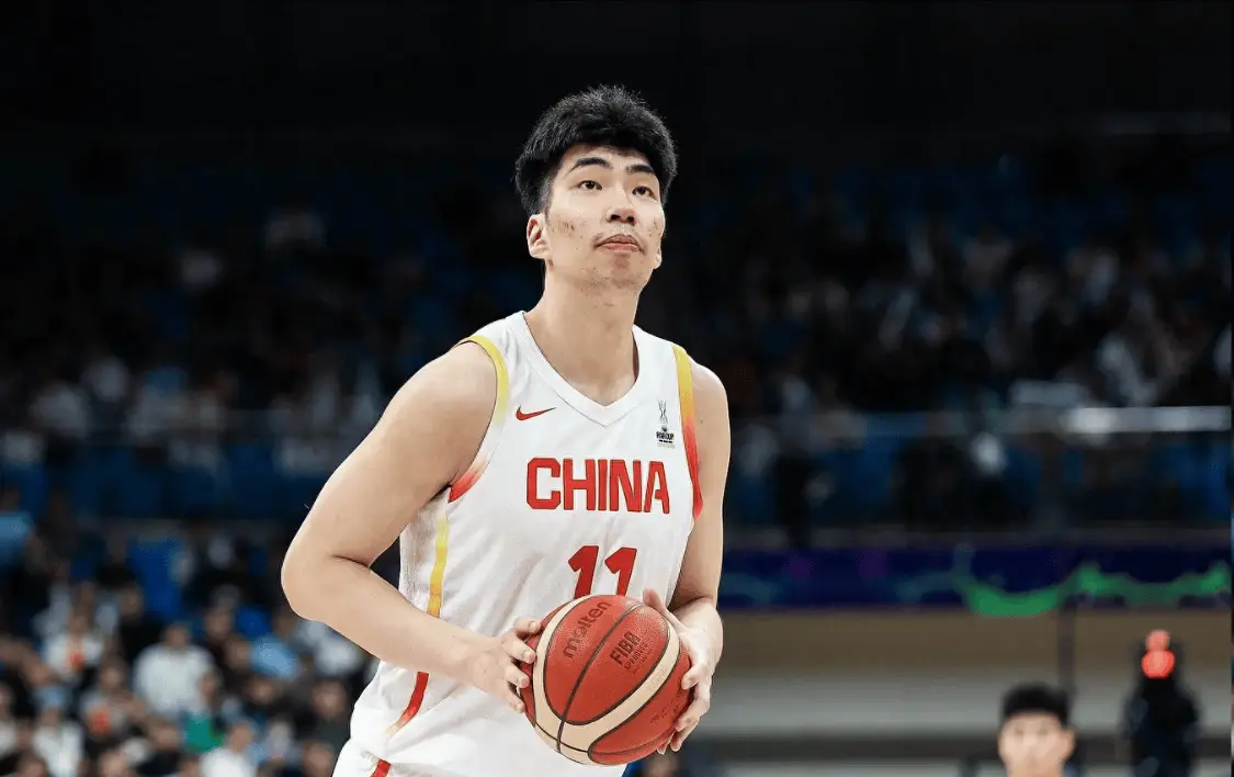男篮丢冠最大短板！2中0+2失误，篮板抢不过廖三宁，球迷：太软了