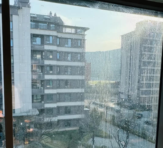 玻璃“封阳台”已经过时了！建议学学90后的做法，太高明了