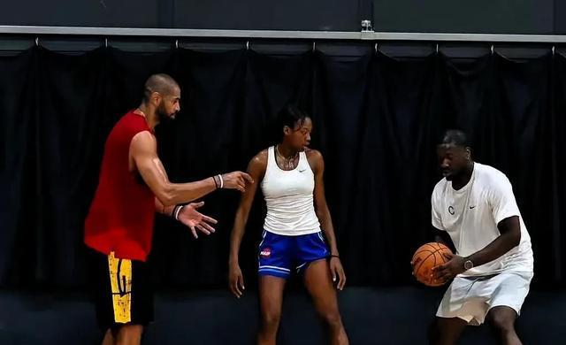 NBA快船前锋巴图姆表示：球队锋线不输任何对手&攻防两端值得期待