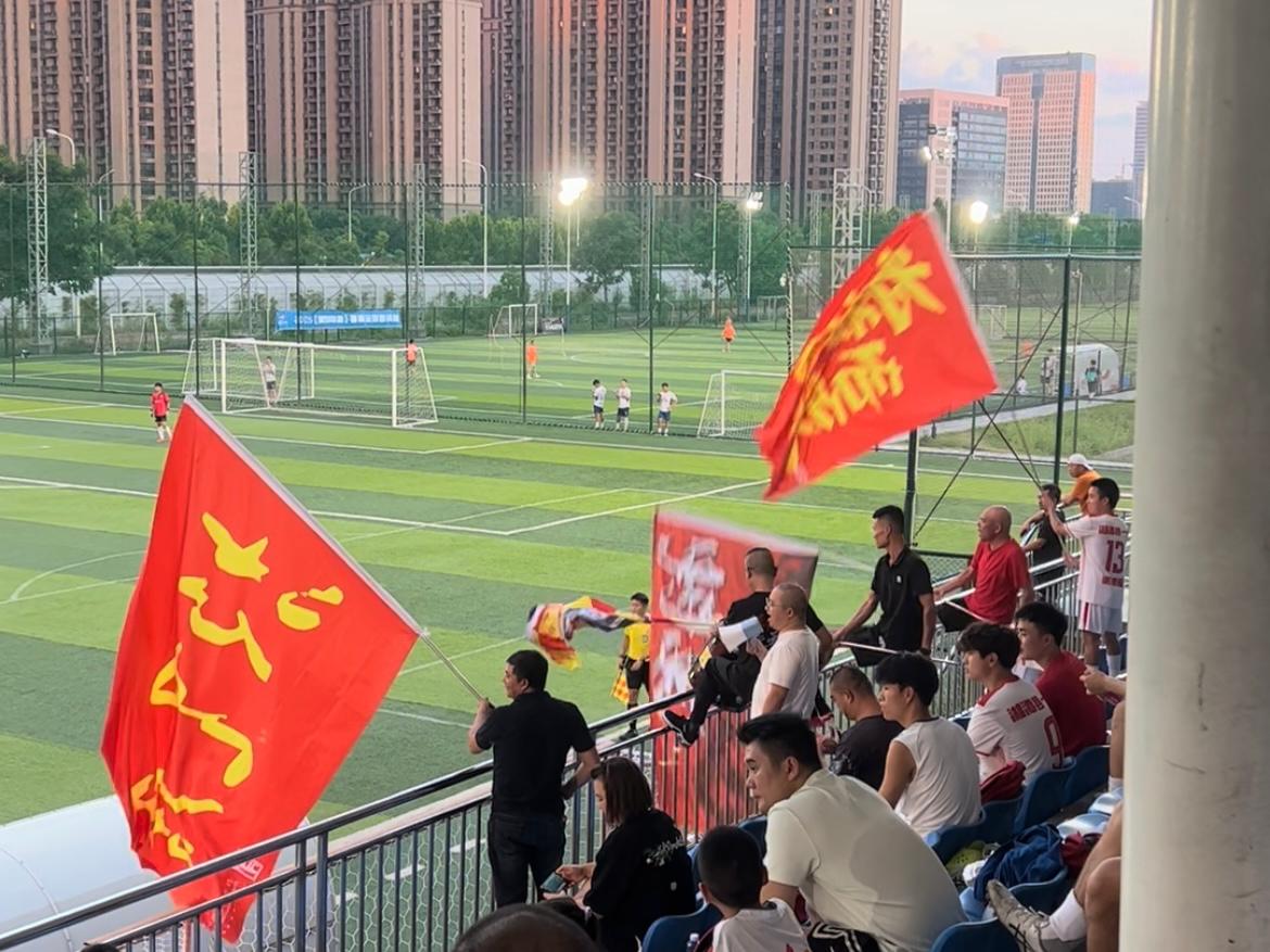 没能上场，就用另一种方式参加“湘超”！湘潭球迷的“自我修养”