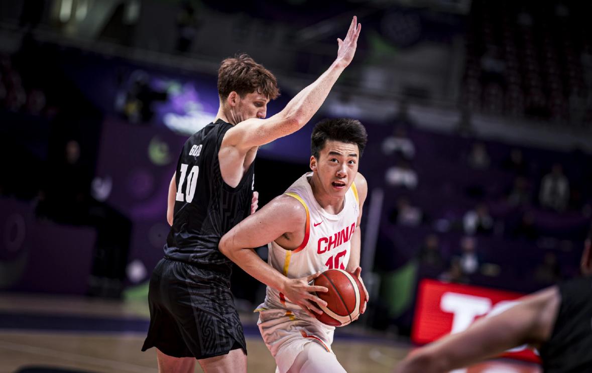 一场CBA没打却混成国家队首发！又一锋线崛起，郭士强赌对了