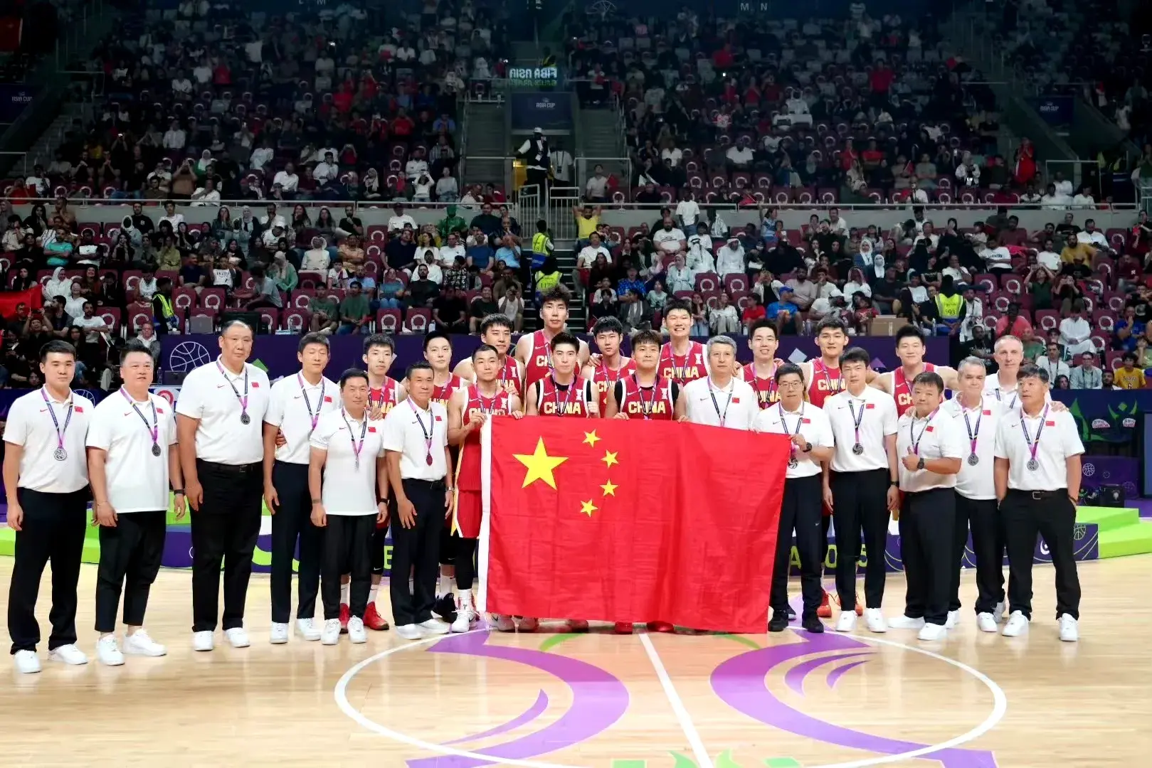 男篮亚洲杯最终成绩排名，中国两支球队成惊喜，日本退步掉出前八
