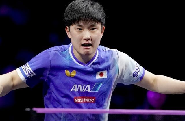 乱套！张本智和3-0，世界冠军出局，梁靖崑3-1逆转，国乒有败仗