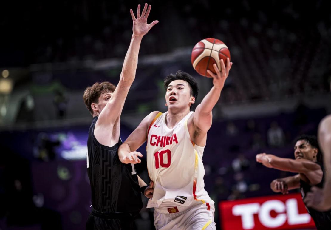 一场CBA没打却混成国家队首发！又一锋线崛起，郭士强赌对了