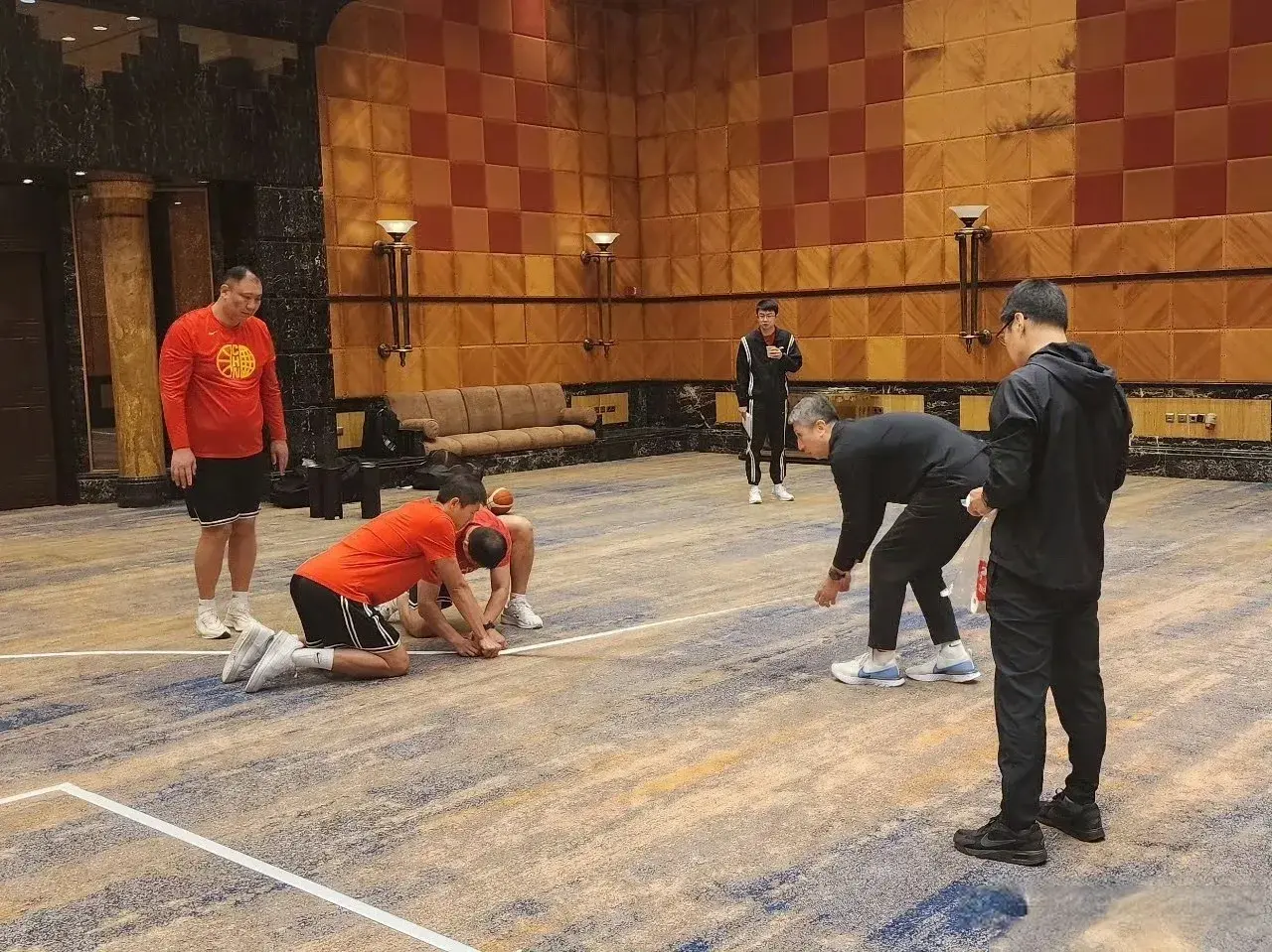征战亚洲杯，郭士强、分析师、教练组、胡金秋4个鲜为人知的故事