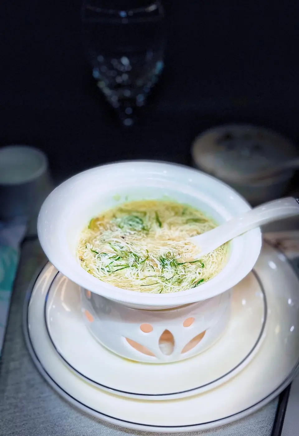 江苏大厦看苏超，十三太保秒变十三太饱？