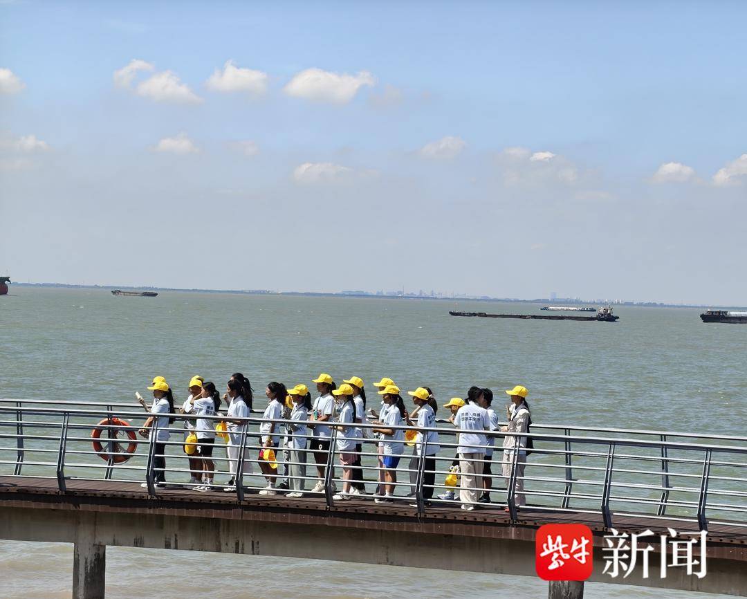 “我要看苏超！” 21名青海青少年梦圆南通绿茵场