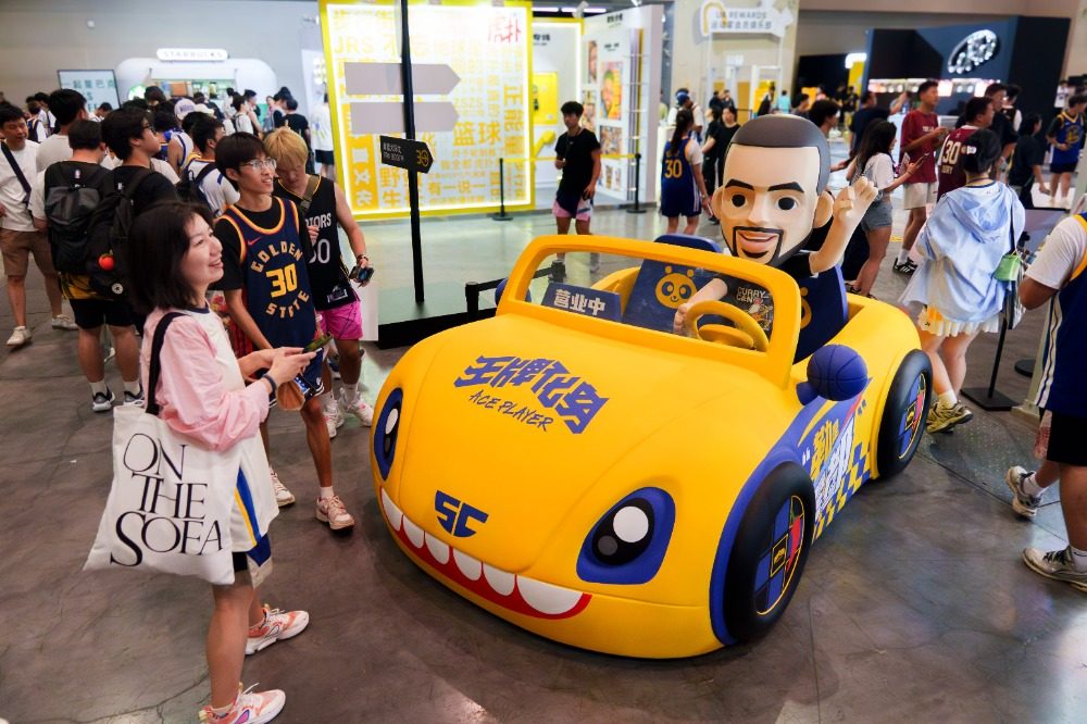 库里敬业态度获点赞，球迷直呼这趟重庆行来得太值了！