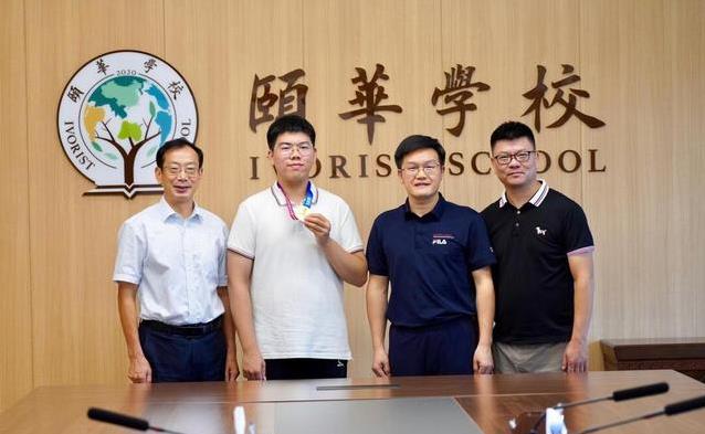 17岁少年拼到全国35名，县城小校逆袭清北路
