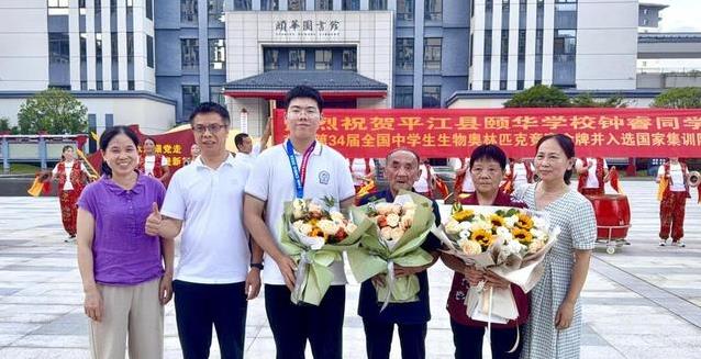 17岁少年拼到全国35名，县城小校逆袭清北路