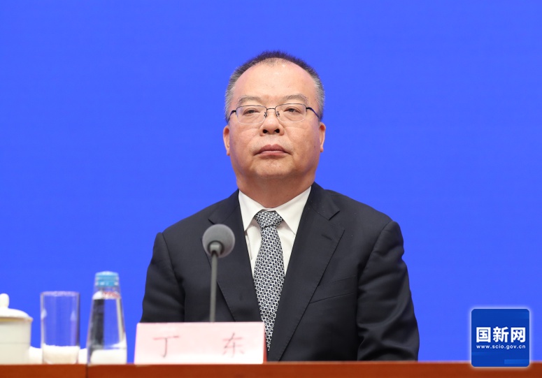 丁东 819