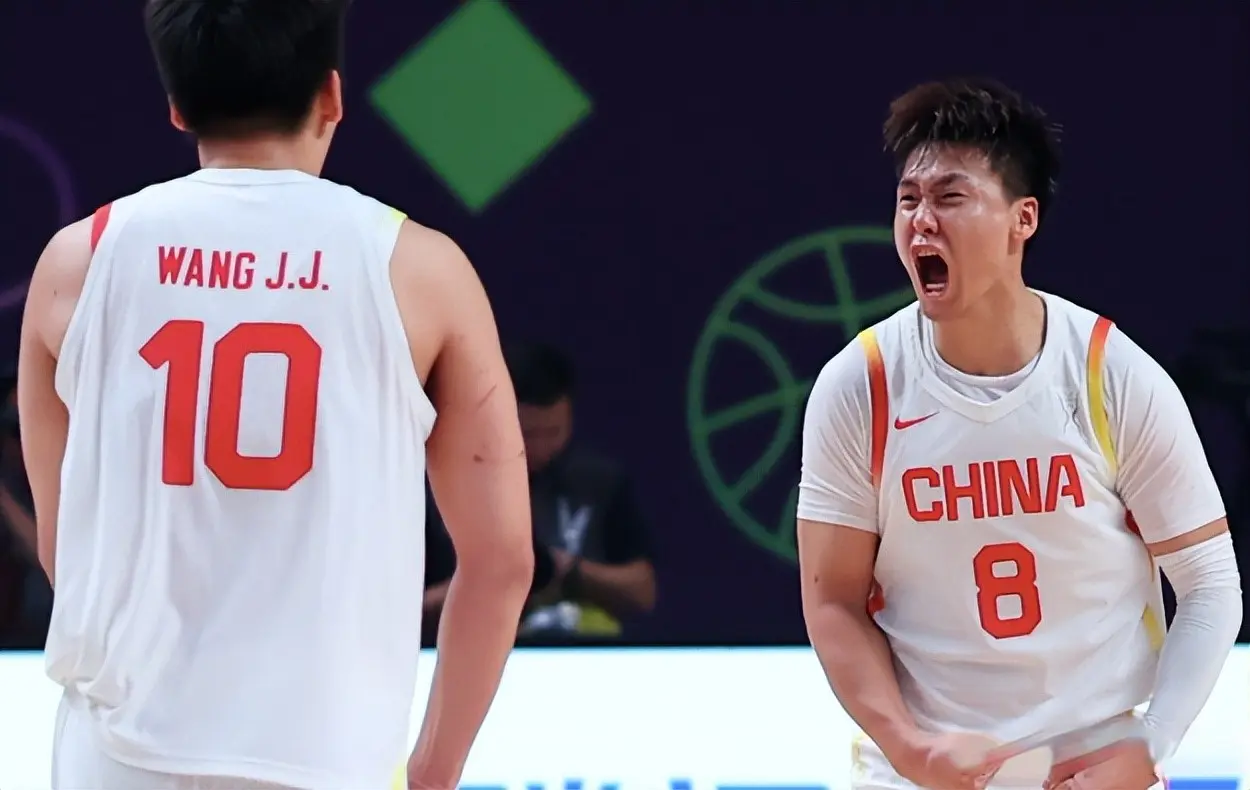 中国男篮其乐融融！王俊杰评论区连续调侃，郭士强透露三大法宝