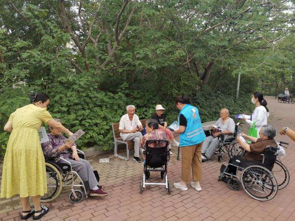 垃圾分类从“细节”入手网格员助力环保生活