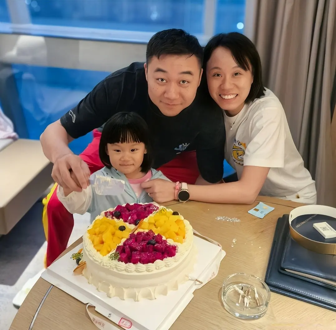 奥运冠军赵芸蕾，北大博士，39岁身居高位，嫁小3岁师弟很幸福