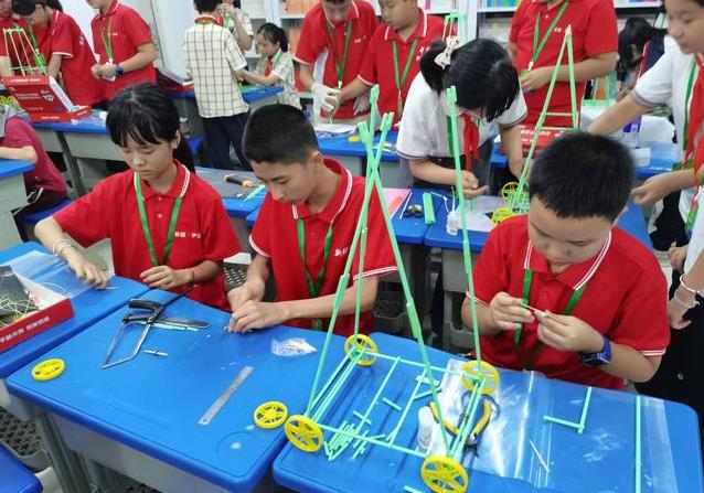 108新疆学子坐50小时硬座，挑战全国技能赛，谁能夺冠？
