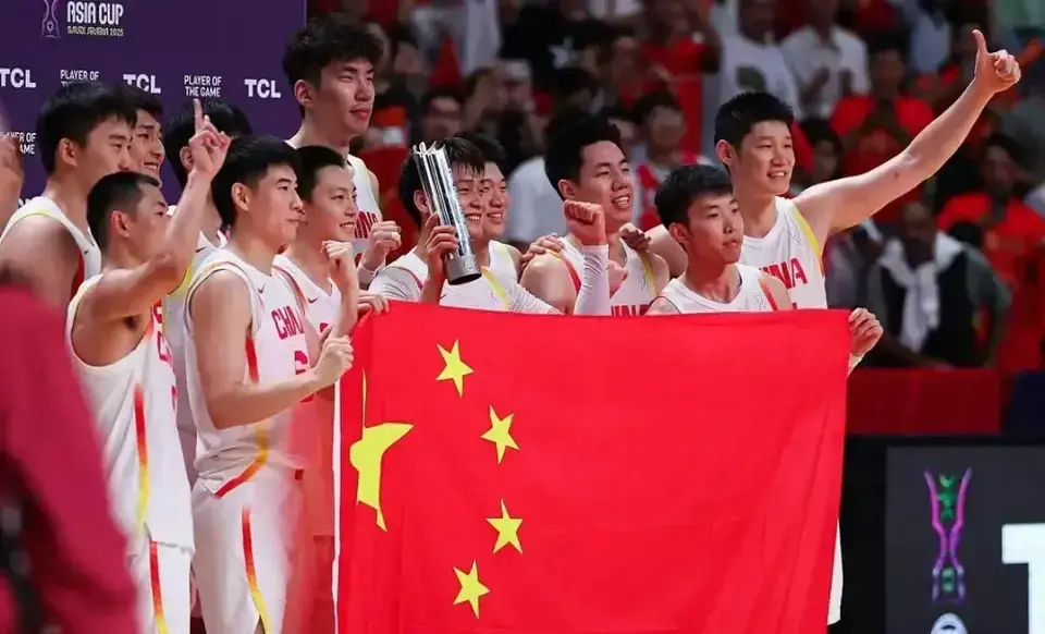 亚洲杯丟冠仅1天，中国男篮阵容或洗牌，2人低迷，1人已直接离队