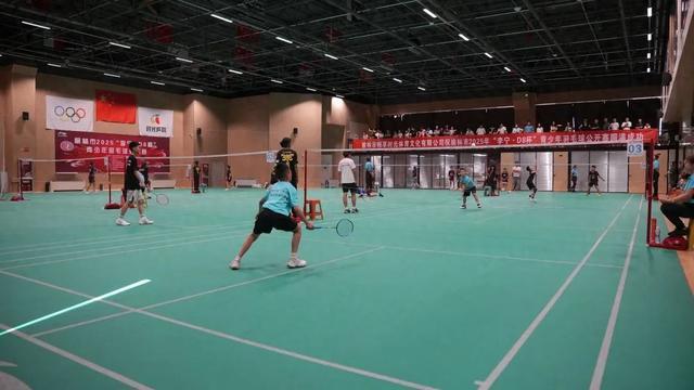 241名选手激战赛场～这场青少年羽毛球公开赛在榆林落幕