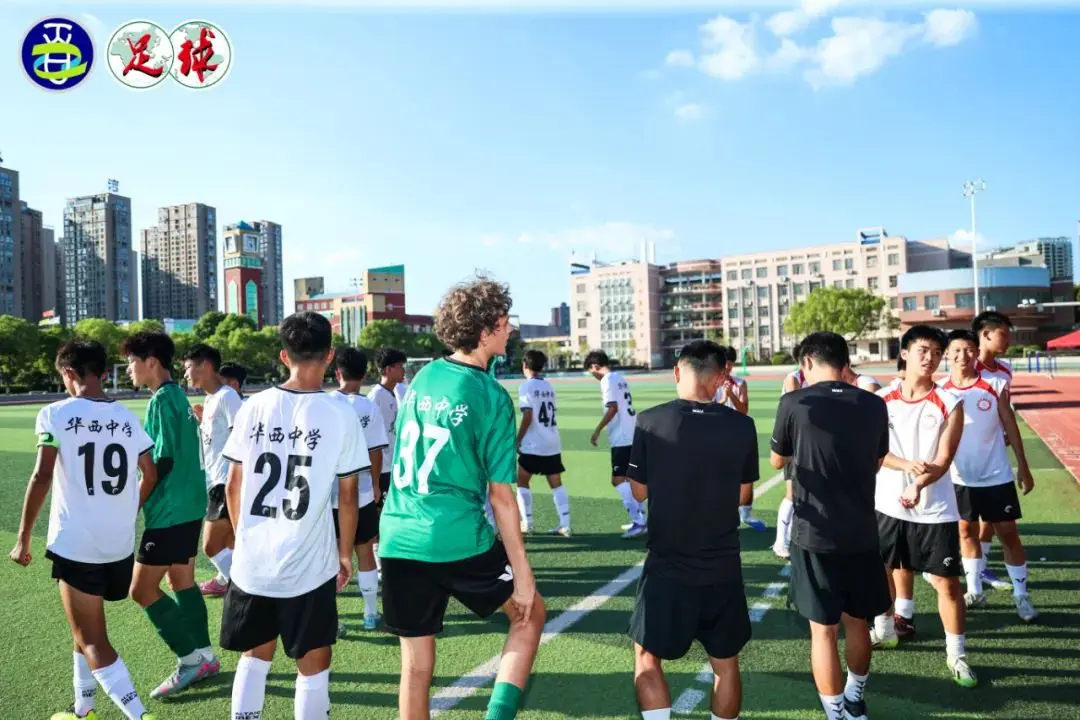 百年名校杯 | 赛事唯一外援：丹麦男孩“守着”自己的成都足球梦