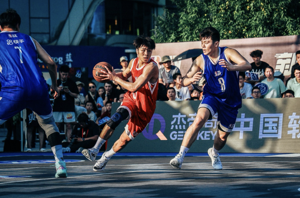 NBA 3X东部大区赛在上海SMP白玉兰广场落幕。