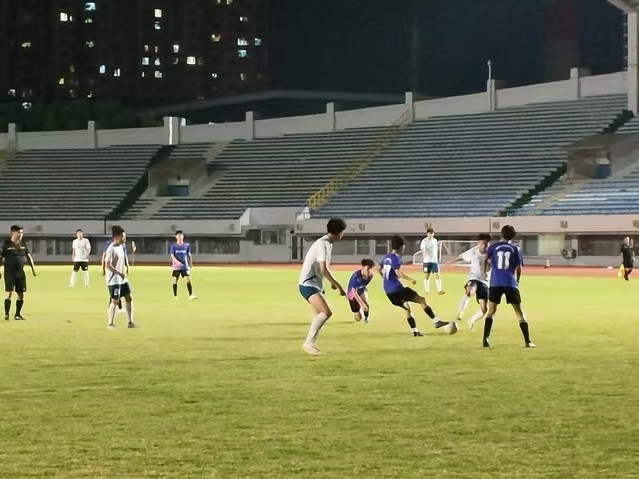 平顶山卫东区：“区超”爆火 越夜越嗨