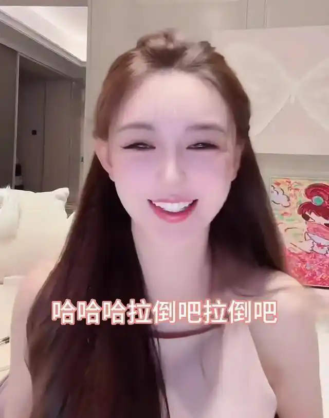 叶珂跟着帅气教练学打网球，这身材比例太好了，网友：这是刚生过娃的状态？
