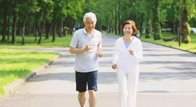 人过中年，要是能领悟到锻炼的乐趣，不仅保持健康，还延长了寿命