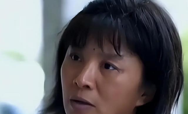 戏里又土又丑，戏外却是气质美女，“妈妈专业户”迟蓬让人敬佩