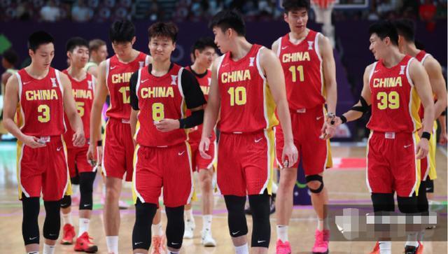 中国男篮众将发文总结亚洲杯 王俊杰晒胡明轩“胡子照” 队友们互动