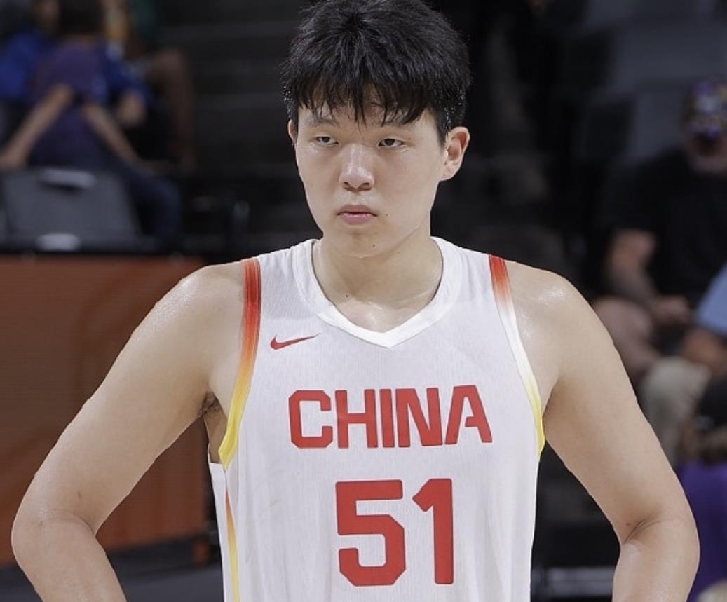 男篮输球18小时，杨瀚森表态终于来了，短短16个字引起网友一片哗然