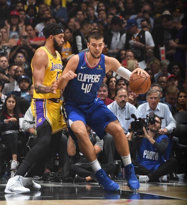 从弹坑到禁区禁飞区！祖巴茨打脸湖人，约基奇当年那通电话太及时