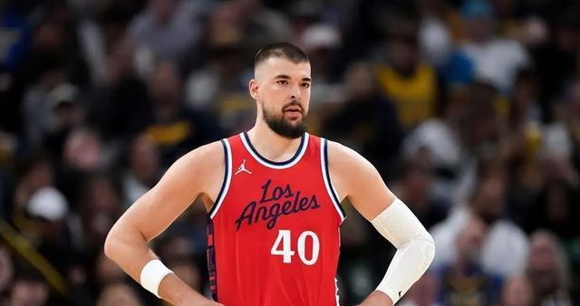 从弹坑到禁区禁飞区！祖巴茨打脸湖人，约基奇当年那通电话太及时