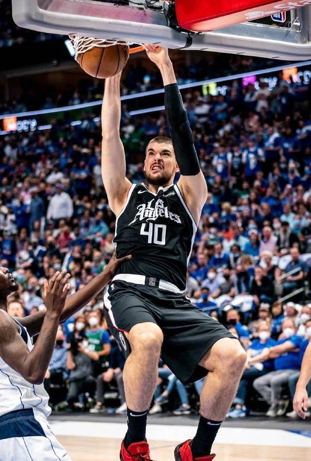 从弹坑到禁区禁飞区！祖巴茨打脸湖人，约基奇当年那通电话太及时