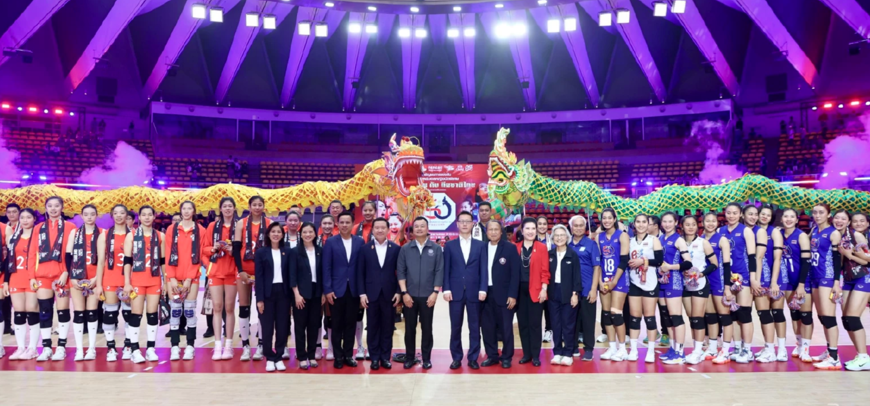 中国女排李盈莹出战！杨昊点赞 中泰混编对抗 王梦洁跳舞王媛媛社牛