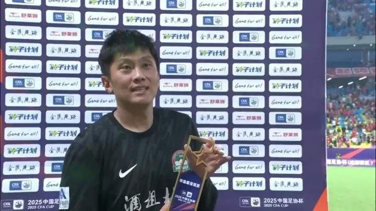 35岁王国明获MVP！补时3秒2连扑+点球战封神 外援队友：他配进国足