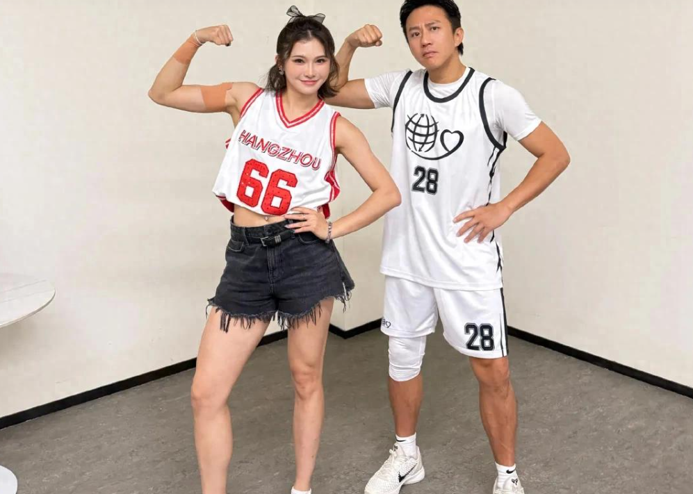 姚基金慈善赛好热闹：吴艳妮跳舞引欢呼，邓超学她招牌动作超逗