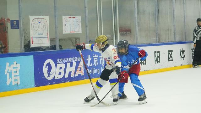 市青少年冰球锦标赛落幕彰显首都小将高超竞技水平