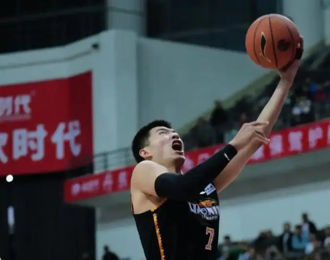 CBA重磅交易达成！辽篮2换1引进顶级锋线，杨鸣要打乱争冠格局？