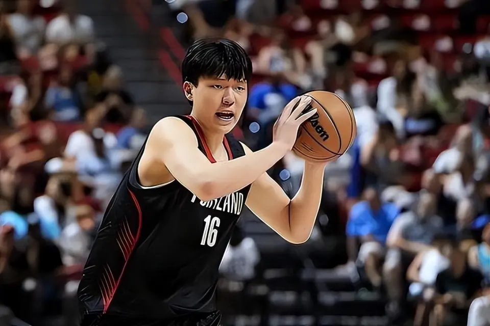 ESPN分析师：杨瀚森在夏联中有一次挡拆后三分，他能练出外线投篮