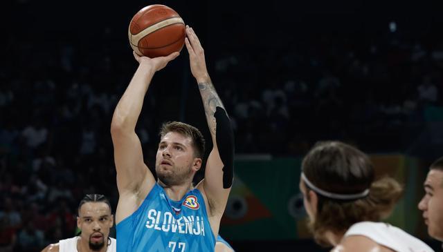 热身赛险受伤，给东契奇敲响警钟！姚明走过的路可以借鉴