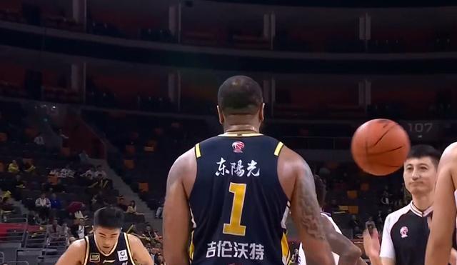 场均19+13+5！广东队第三外援正式曝光，保底能进总决赛了！