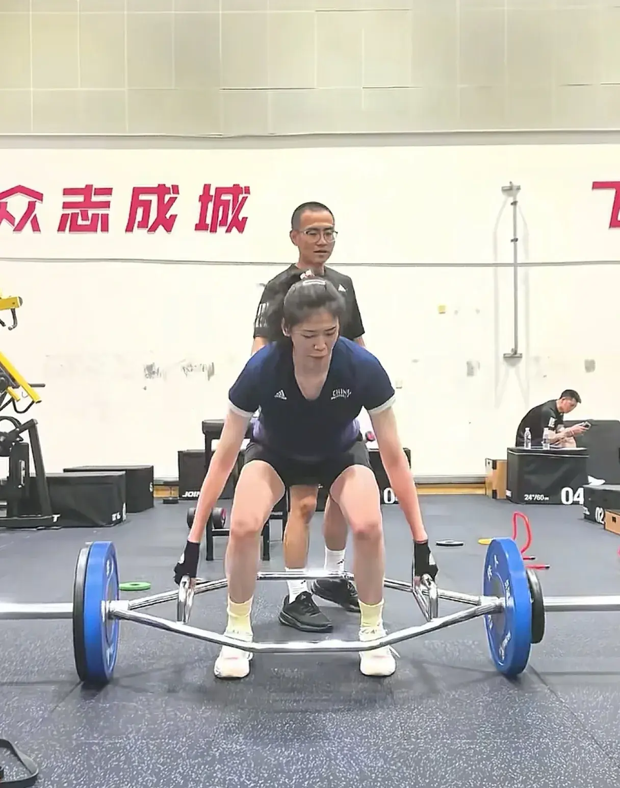 李盈莹发布康复过程！手术照首次公开，白头发抢眼，状态已超预期