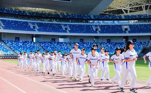 50少年三天跑200公里，跨越海峡的友谊却更长久？