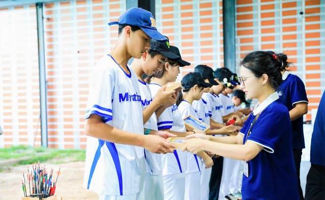 50少年三天跑200公里，跨越海峡的友谊却更长久？