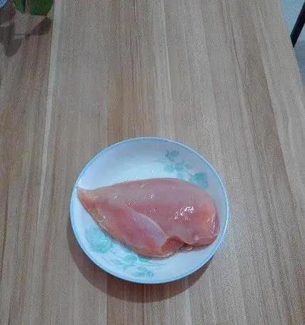 鸡胸肉干柴不好吃？无油煎出多汁嫩滑，15分钟搞定晚餐！