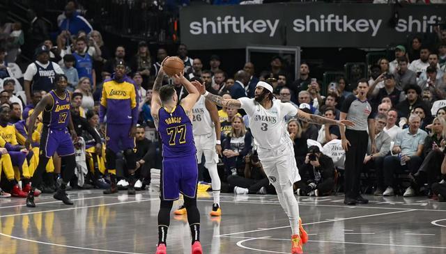 热身赛险受伤，给东契奇敲响警钟！姚明走过的路可以借鉴