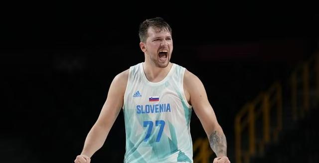 热身赛险受伤，给东契奇敲响警钟！姚明走过的路可以借鉴