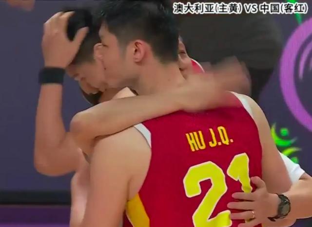 一往无前！比赛失利郭士强第一时间拥抱赵睿，赛后采访道出原因！
